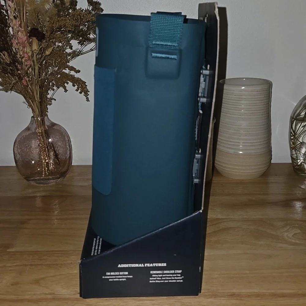 YETI Large Rambler Bottle Sling in Agave Teal NWT In Original Packaging - Picture 2 of 5